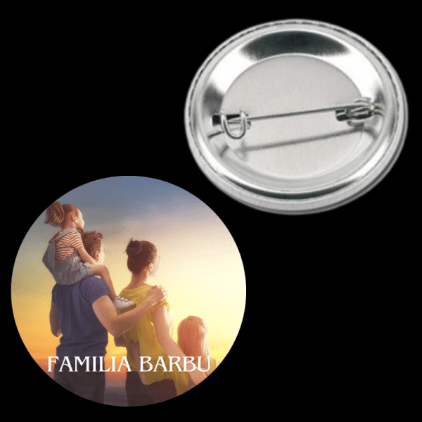 Insignă metalică personalizată cu poză și numele de familie - imagine 3